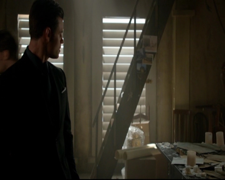 VampireDiariesWorld-dot-nl_TheOriginals_3x13HeartShapedBox0512.jpg