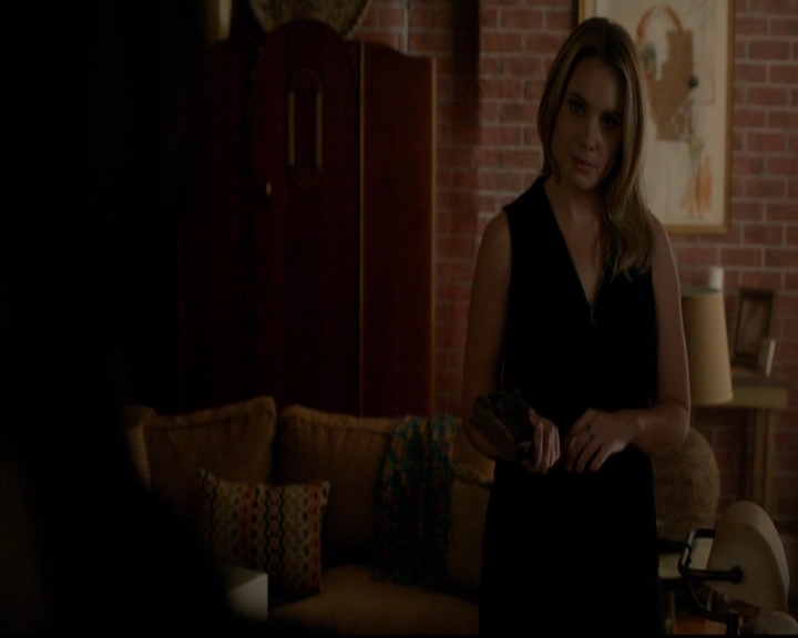 VampireDiariesWorld-dot-nl_TheOriginals_3x13HeartShapedBox0593.jpg