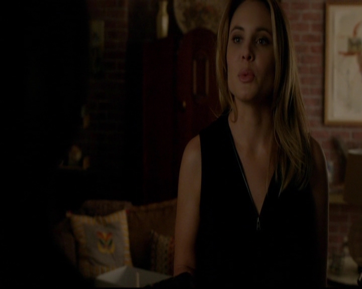 VampireDiariesWorld-dot-nl_TheOriginals_3x13HeartShapedBox0595.jpg