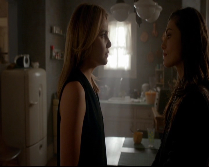 VampireDiariesWorld-dot-nl_TheOriginals_3x13HeartShapedBox0632.jpg