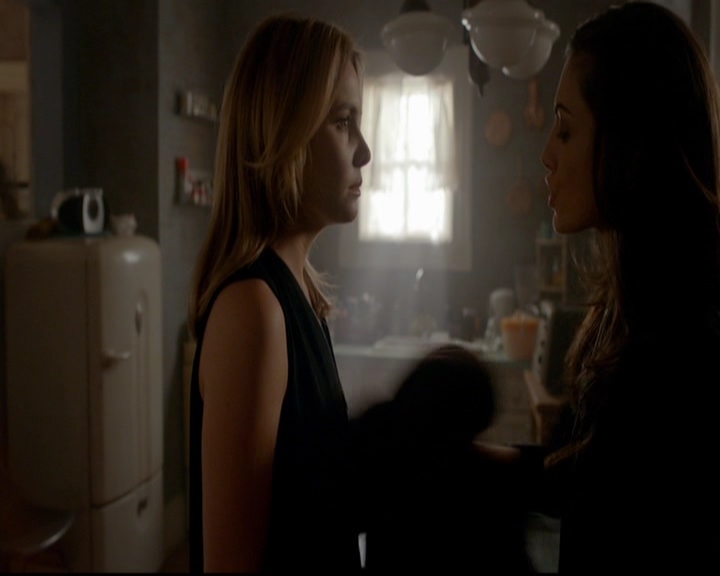 VampireDiariesWorld-dot-nl_TheOriginals_3x13HeartShapedBox0635.jpg