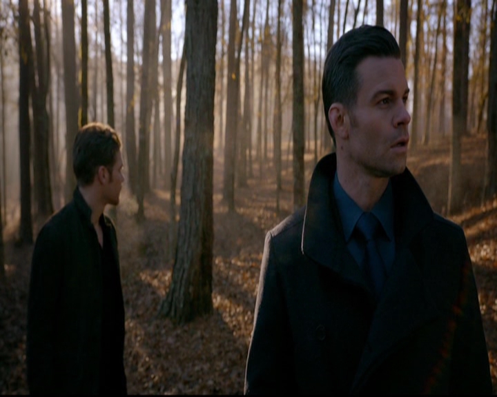 VampireDiariesWorld-dot-nl_TheOriginals_3x13HeartShapedBox0656.jpg