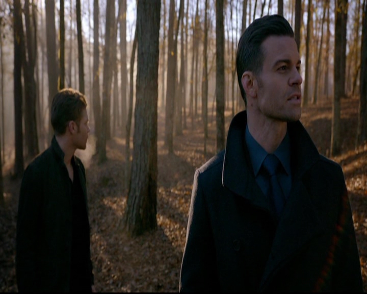 VampireDiariesWorld-dot-nl_TheOriginals_3x13HeartShapedBox0657.jpg