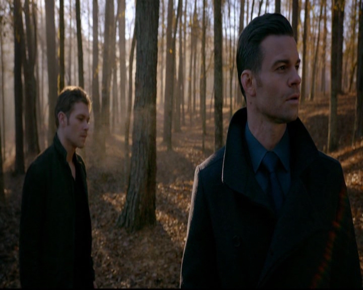 VampireDiariesWorld-dot-nl_TheOriginals_3x13HeartShapedBox0659.jpg