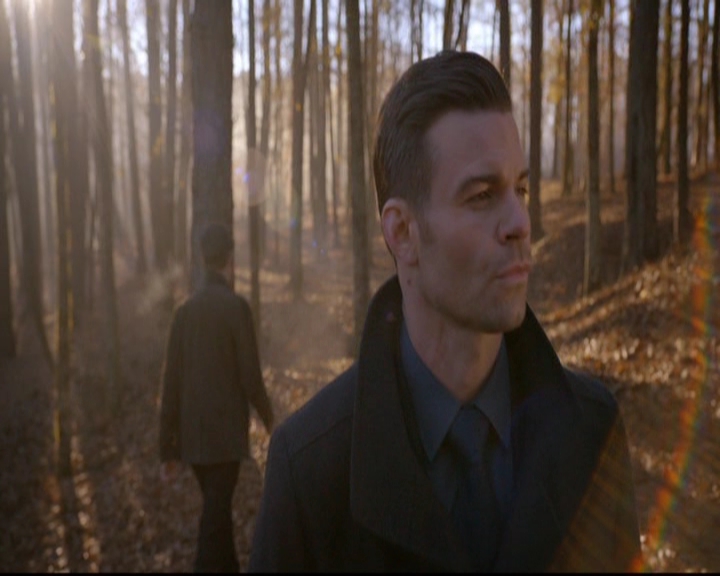 VampireDiariesWorld-dot-nl_TheOriginals_3x13HeartShapedBox0661.jpg