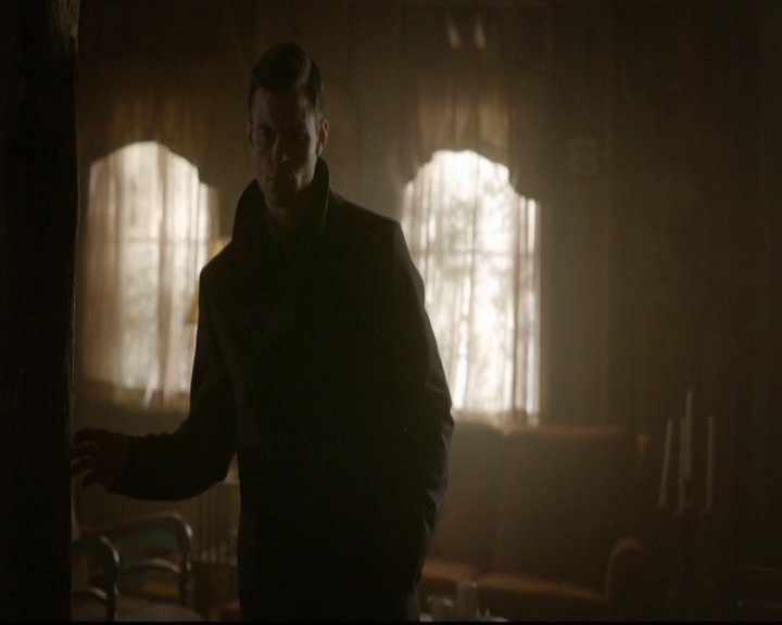 VampireDiariesWorld-dot-nl_TheOriginals_3x13HeartShapedBox0691.jpg