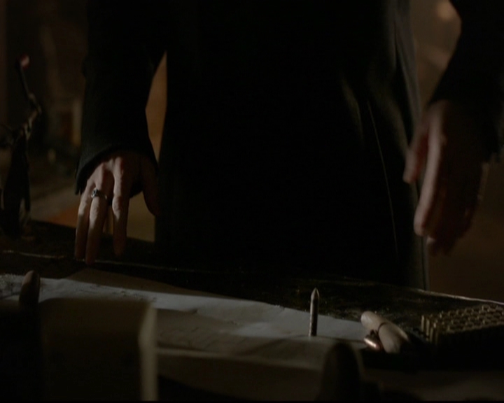 VampireDiariesWorld-dot-nl_TheOriginals_3x13HeartShapedBox0696.jpg