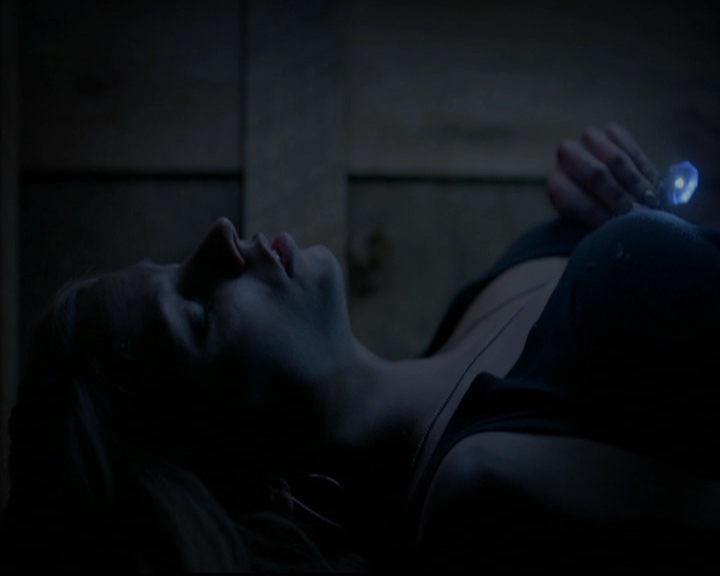 VampireDiariesWorld-dot-nl_TheOriginals_3x13HeartShapedBox0721.jpg