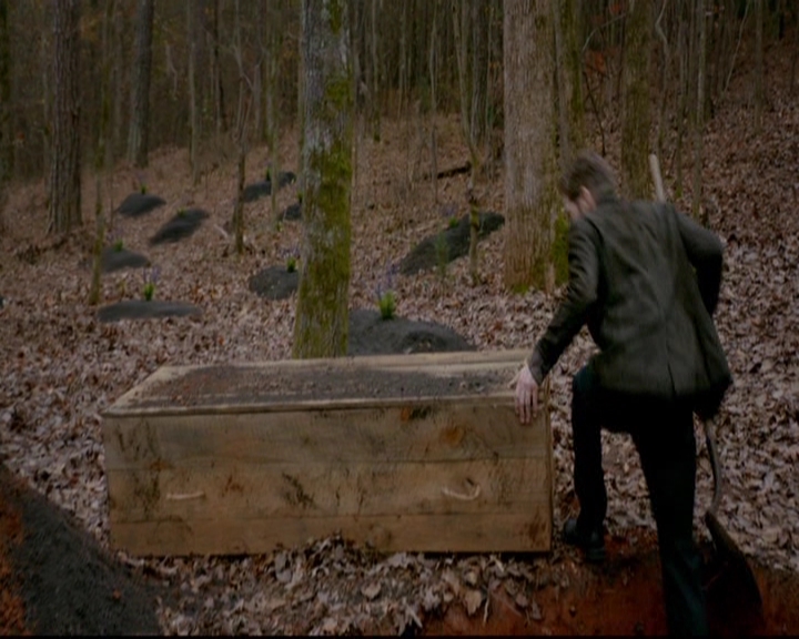 VampireDiariesWorld-dot-nl_TheOriginals_3x13HeartShapedBox0779.jpg