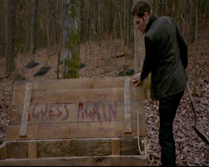 VampireDiariesWorld-dot-nl_TheOriginals_3x13HeartShapedBox0781.jpg