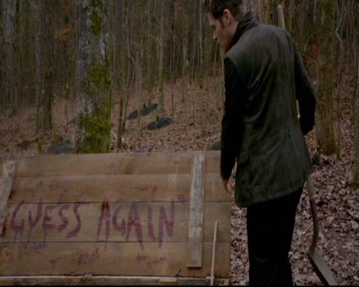 VampireDiariesWorld-dot-nl_TheOriginals_3x13HeartShapedBox0782.jpg