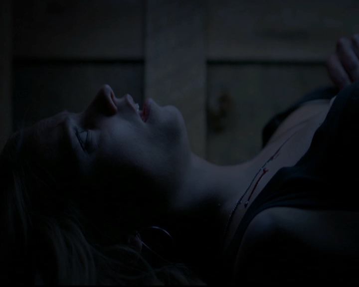 VampireDiariesWorld-dot-nl_TheOriginals_3x13HeartShapedBox0798.jpg