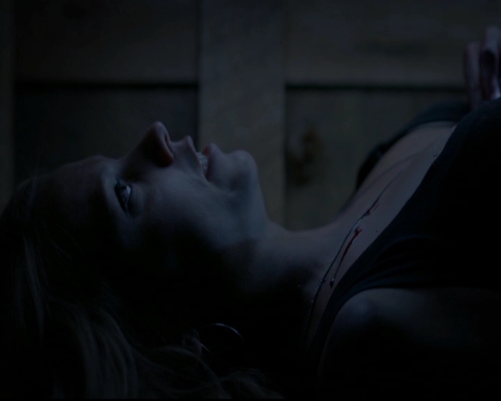 VampireDiariesWorld-dot-nl_TheOriginals_3x13HeartShapedBox0799.jpg