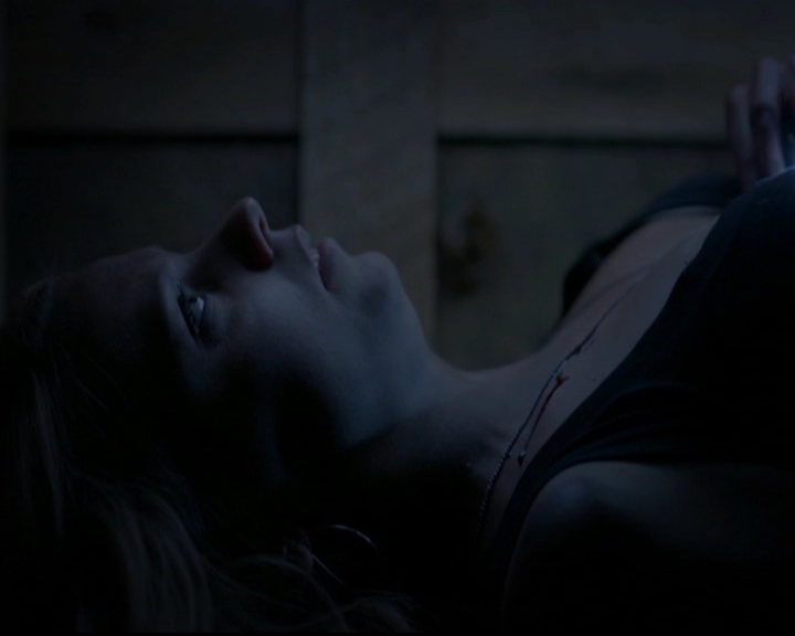 VampireDiariesWorld-dot-nl_TheOriginals_3x13HeartShapedBox0800.jpg