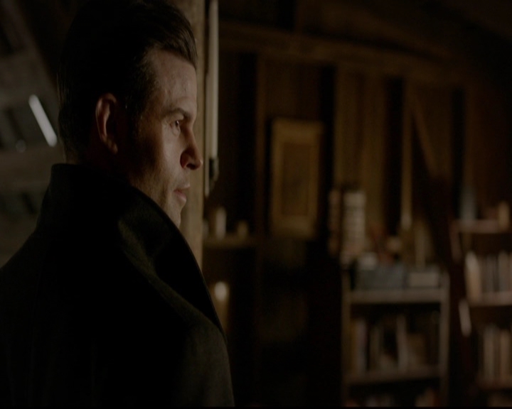 VampireDiariesWorld-dot-nl_TheOriginals_3x13HeartShapedBox0829.jpg