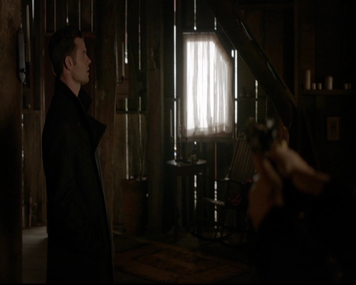 VampireDiariesWorld-dot-nl_TheOriginals_3x13HeartShapedBox0833.jpg