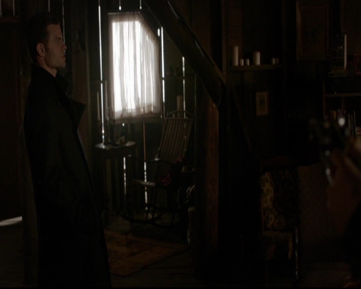 VampireDiariesWorld-dot-nl_TheOriginals_3x13HeartShapedBox0834.jpg