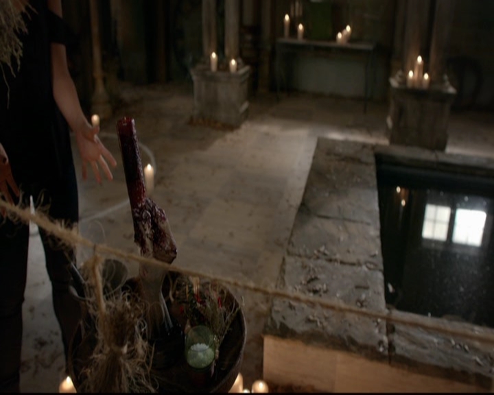 VampireDiariesWorld-dot-nl_TheOriginals_3x13HeartShapedBox0979.jpg