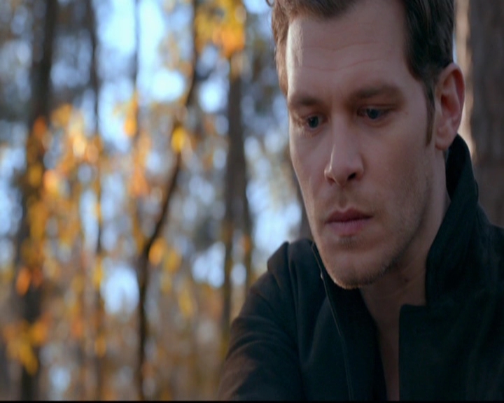 VampireDiariesWorld-dot-nl_TheOriginals_3x13HeartShapedBox1516.jpg