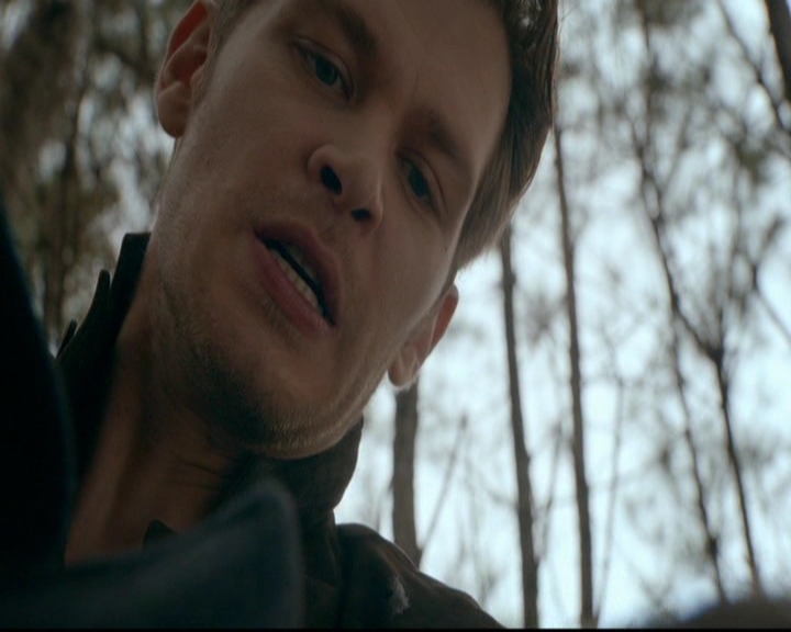 VampireDiariesWorld-dot-nl_TheOriginals_3x13HeartShapedBox1645.jpg