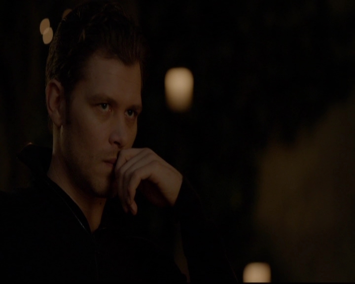 VampireDiariesWorld-dot-nl_TheOriginals_3x13HeartShapedBox1797.jpg