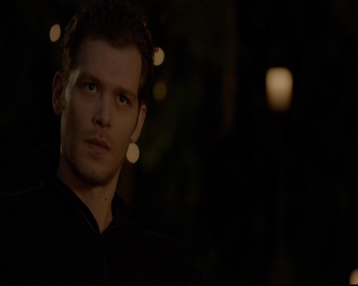 VampireDiariesWorld-dot-nl_TheOriginals_3x13HeartShapedBox1807.jpg