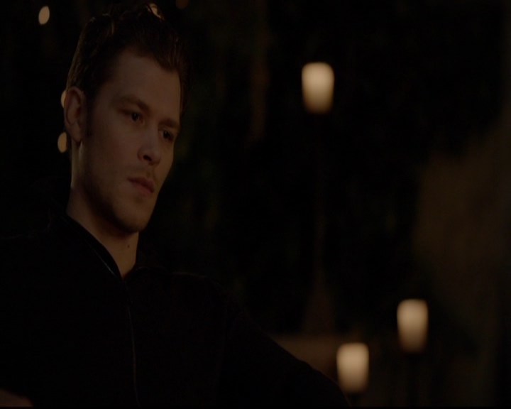 VampireDiariesWorld-dot-nl_TheOriginals_3x13HeartShapedBox1817.jpg