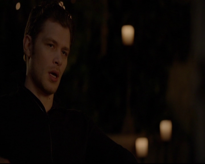 VampireDiariesWorld-dot-nl_TheOriginals_3x13HeartShapedBox1818.jpg