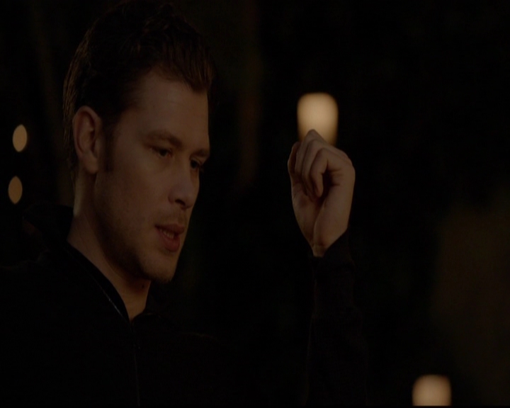 VampireDiariesWorld-dot-nl_TheOriginals_3x13HeartShapedBox1824.jpg