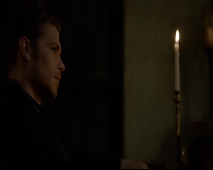 VampireDiariesWorld-dot-nl_TheOriginals_3x13HeartShapedBox1839.jpg