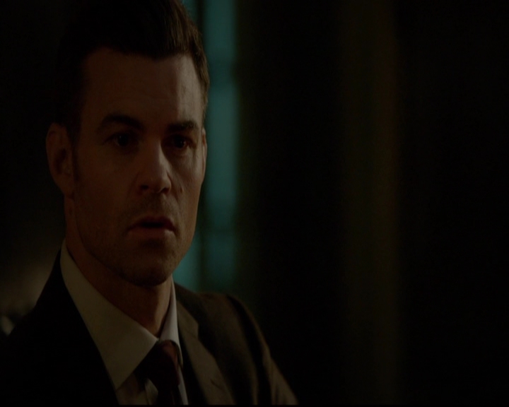 VampireDiariesWorld-dot-nl_TheOriginals_3x13HeartShapedBox1844.jpg