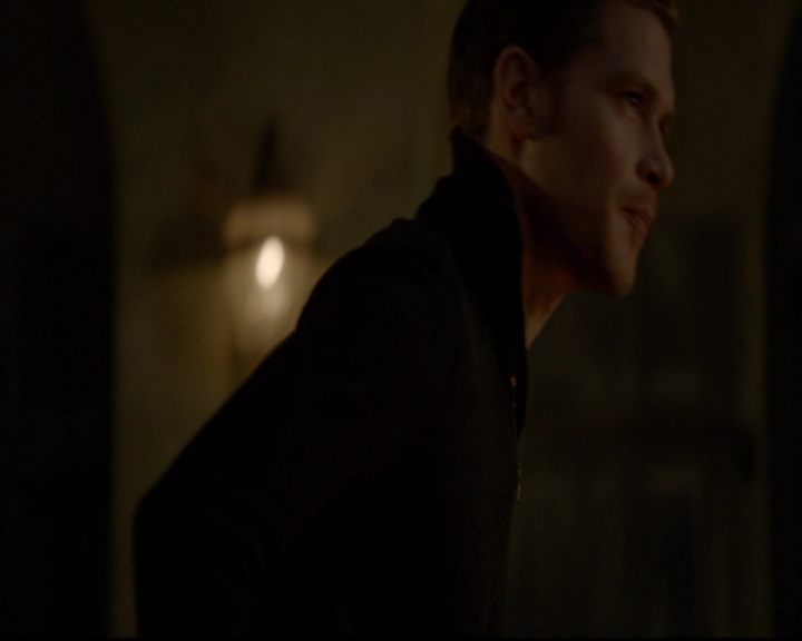 VampireDiariesWorld-dot-nl_TheOriginals_3x13HeartShapedBox1846.jpg