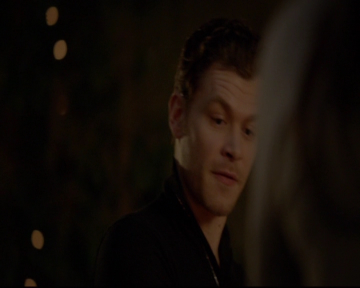 VampireDiariesWorld-dot-nl_TheOriginals_3x13HeartShapedBox1848.jpg