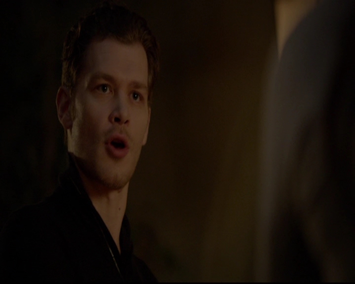 VampireDiariesWorld-dot-nl_TheOriginals_3x13HeartShapedBox1849.jpg