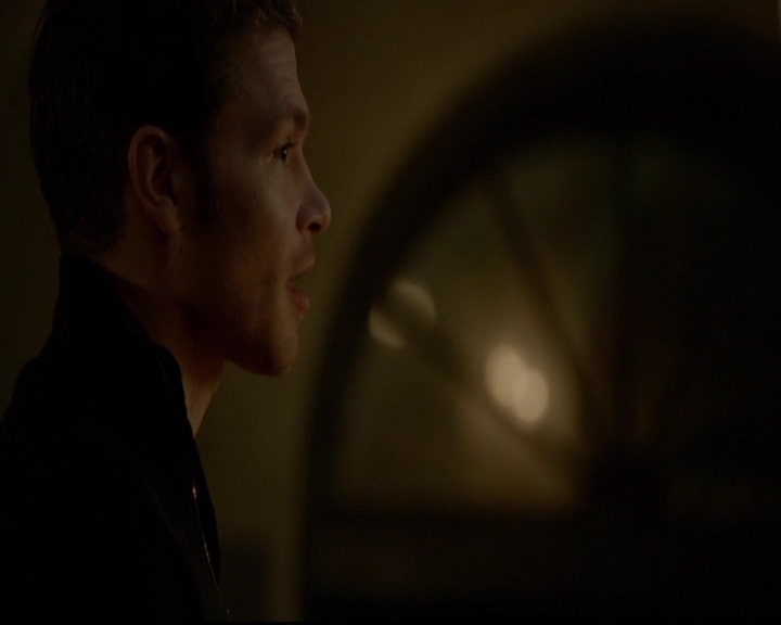 VampireDiariesWorld-dot-nl_TheOriginals_3x13HeartShapedBox1852.jpg