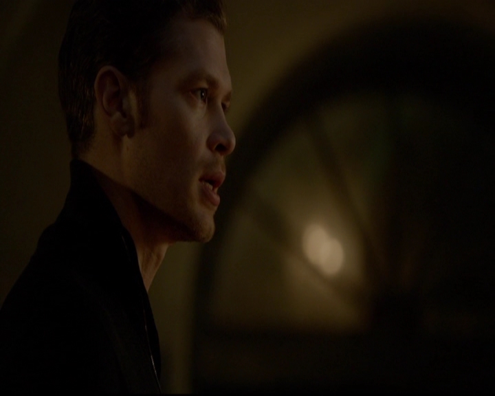 VampireDiariesWorld-dot-nl_TheOriginals_3x13HeartShapedBox1854.jpg