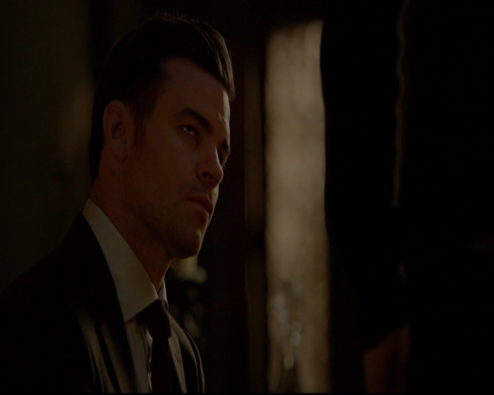 VampireDiariesWorld-dot-nl_TheOriginals_3x13HeartShapedBox1855.jpg