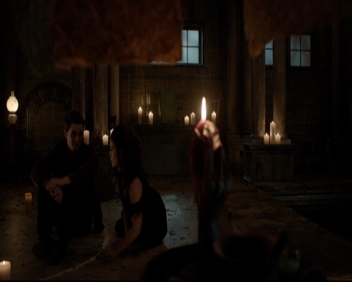 VampireDiariesWorld-dot-nl_TheOriginals_3x13HeartShapedBox1879.jpg