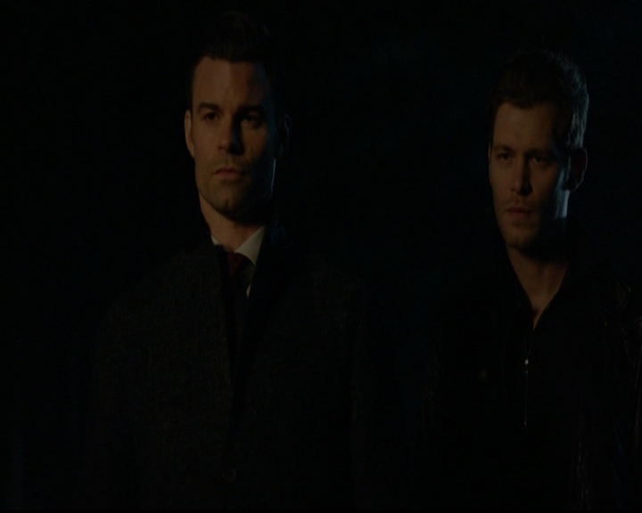 VampireDiariesWorld-dot-nl_TheOriginals_3x13HeartShapedBox1962.jpg