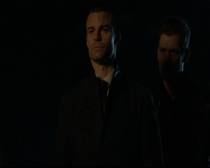 VampireDiariesWorld-dot-nl_TheOriginals_3x13HeartShapedBox1963.jpg