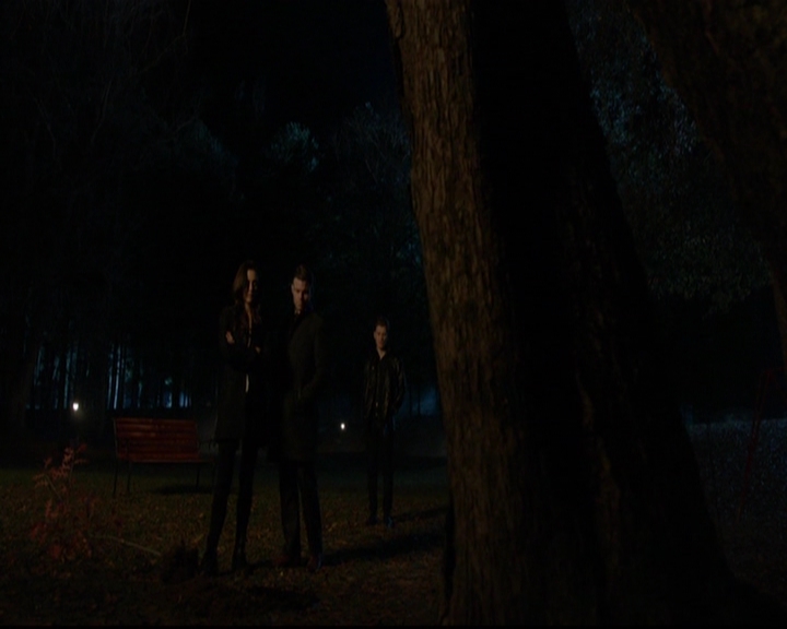 VampireDiariesWorld-dot-nl_TheOriginals_3x13HeartShapedBox1968.jpg