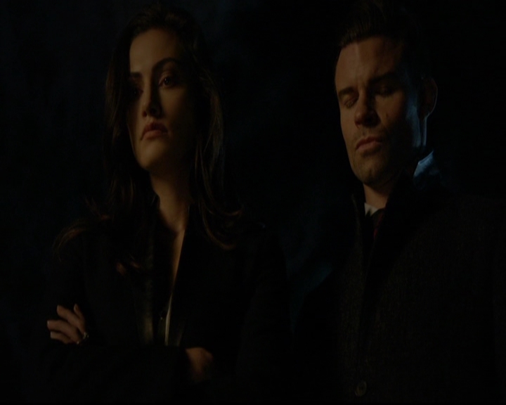 VampireDiariesWorld-dot-nl_TheOriginals_3x13HeartShapedBox1978.jpg