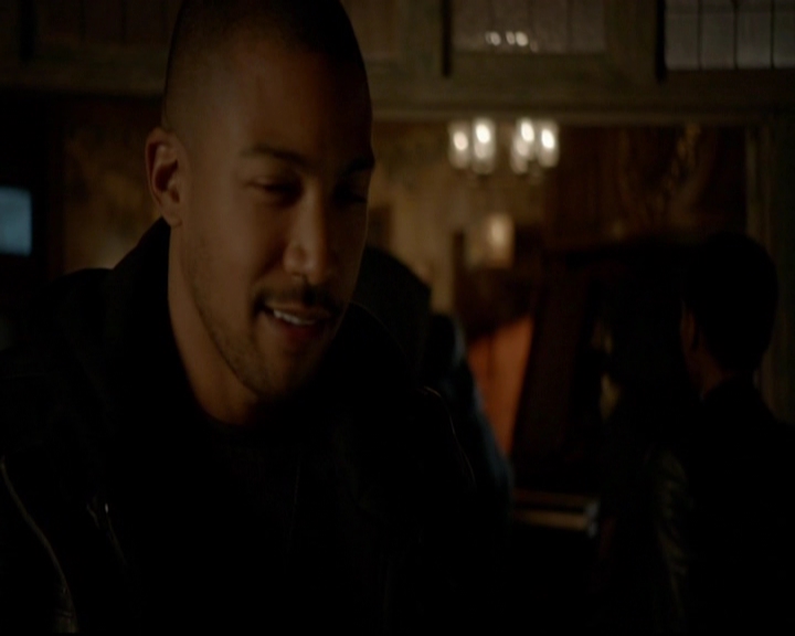 VampireDiariesWorld-dot-nl_TheOriginals_3x13HeartShapedBox2028.jpg