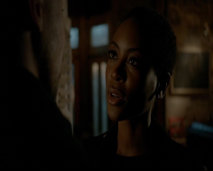 VampireDiariesWorld-dot-nl_TheOriginals_3x13HeartShapedBox2060.jpg