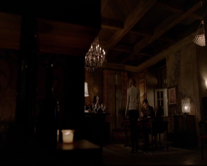 VampireDiariesWorld-dot-nl_TheOriginals_3x13HeartShapedBox2084.jpg