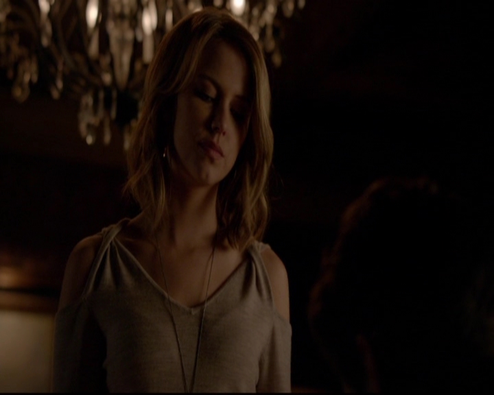 VampireDiariesWorld-dot-nl_TheOriginals_3x13HeartShapedBox2087.jpg