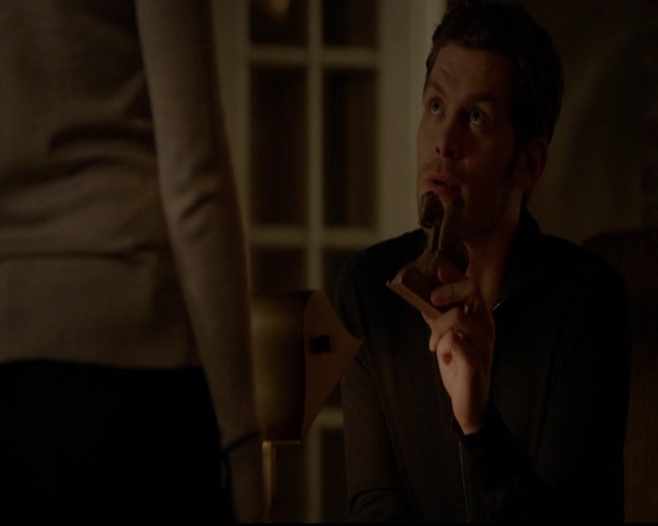 VampireDiariesWorld-dot-nl_TheOriginals_3x13HeartShapedBox2092.jpg