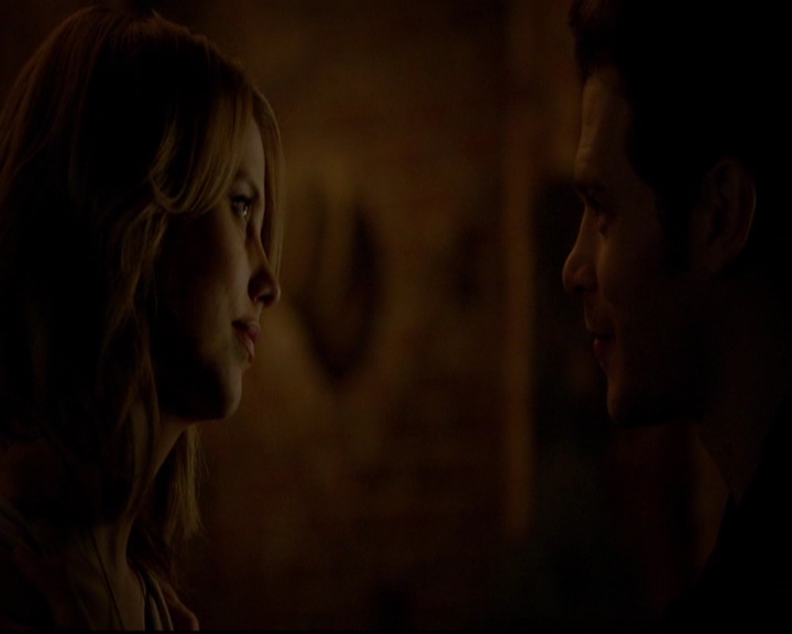 VampireDiariesWorld-dot-nl_TheOriginals_3x13HeartShapedBox2120.jpg