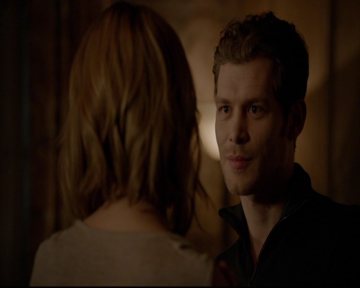 VampireDiariesWorld-dot-nl_TheOriginals_3x13HeartShapedBox2125.jpg