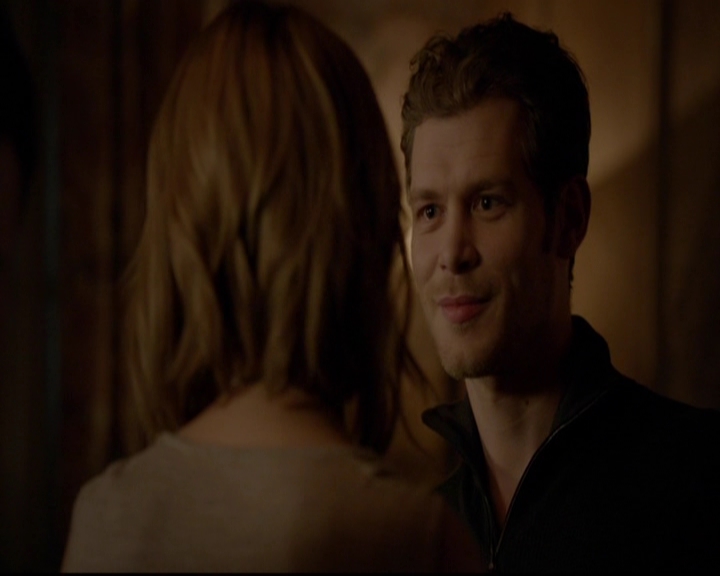 VampireDiariesWorld-dot-nl_TheOriginals_3x13HeartShapedBox2126.jpg